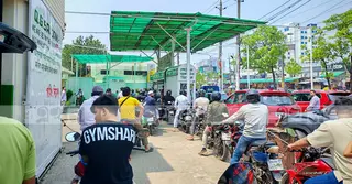 জ্বালানি তেল নিয়ে ভিড় কমার আভাস; শনিবার থেকে স্বাভাবিক সরবরাহের আশা